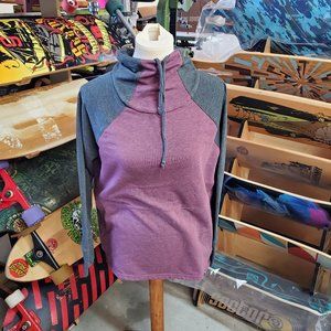 super warm north face hoodie!